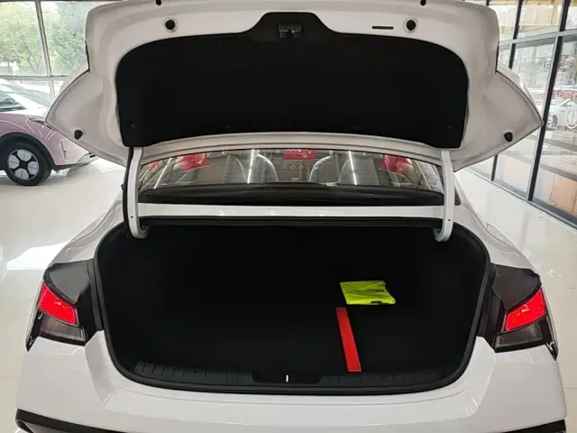 Hyundai Elantra — Фото автомобиля 14