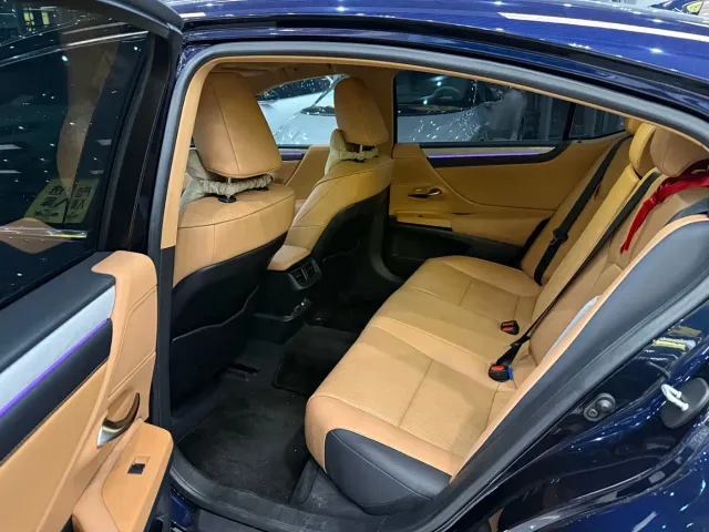 Lexus ES — Фото автомобиля 3