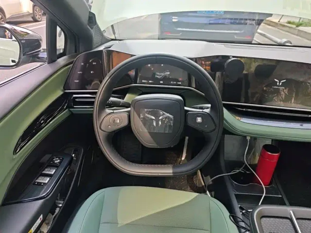 Hongqi EH7 — Фото автомобиля 10