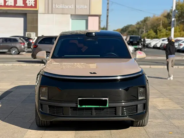 Li Auto L9 — Фото автомобиля 2