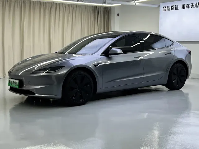 Фотография автомобиля — Tesla Model 3