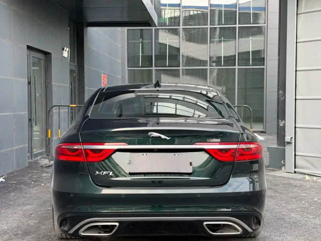 Jaguar XFL — Фото автомобиля 8