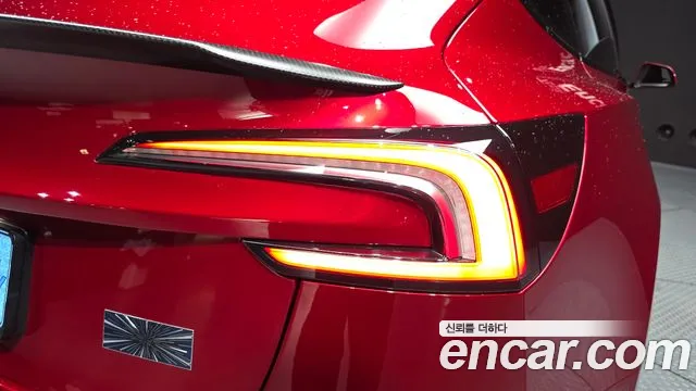 Tesla Model 3 — Фото автомобиля 23