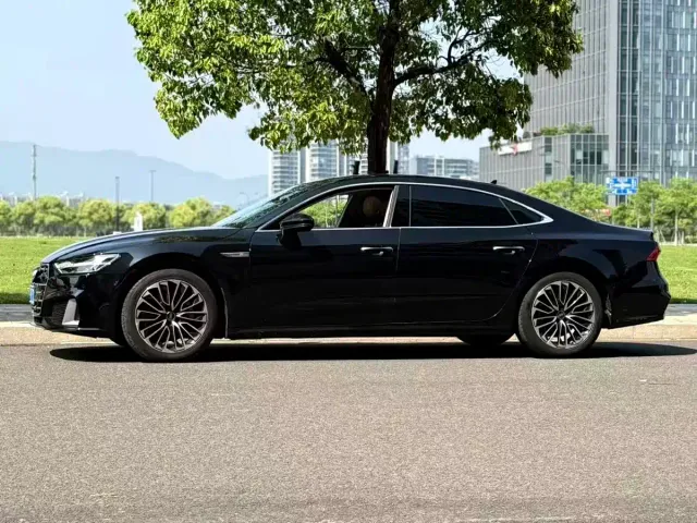 Audi A7L — Фото автомобиля 5