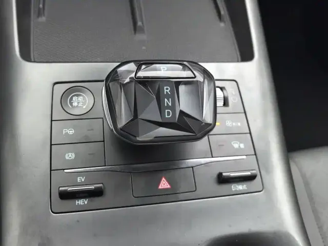BYD Qin PLUS — Фото автомобиля 16