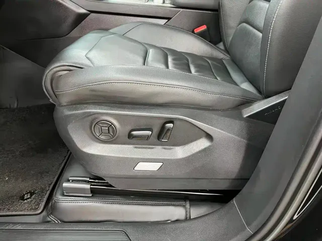 Volkswagen Touareg — Фото автомобиля 14