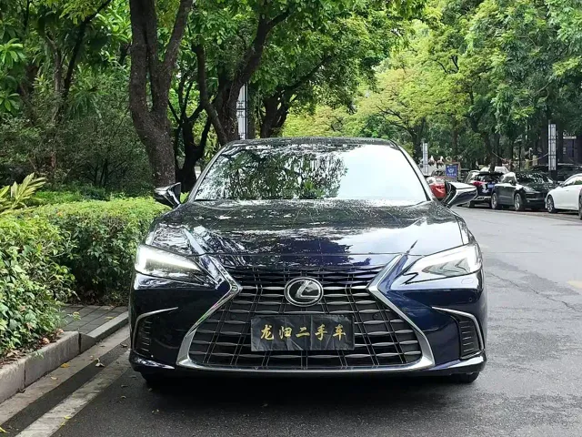 Lexus ES — Фото автомобиля 2