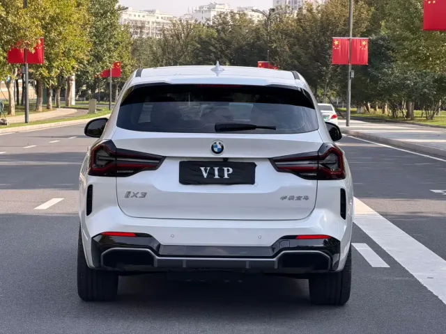 BMW iX3 — Фото автомобиля 8