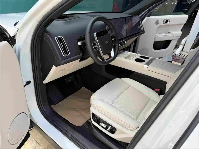 Li Auto L7 — Фото автомобиля 4