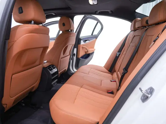 BMW 5 Series — Фото автомобиля 24