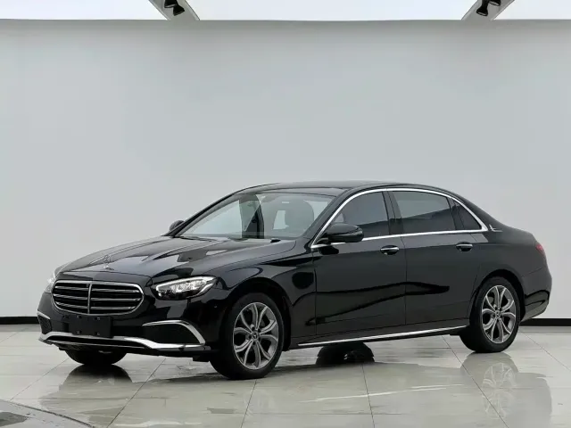 Фотография автомобиля — Mercedes-Benz E-Class