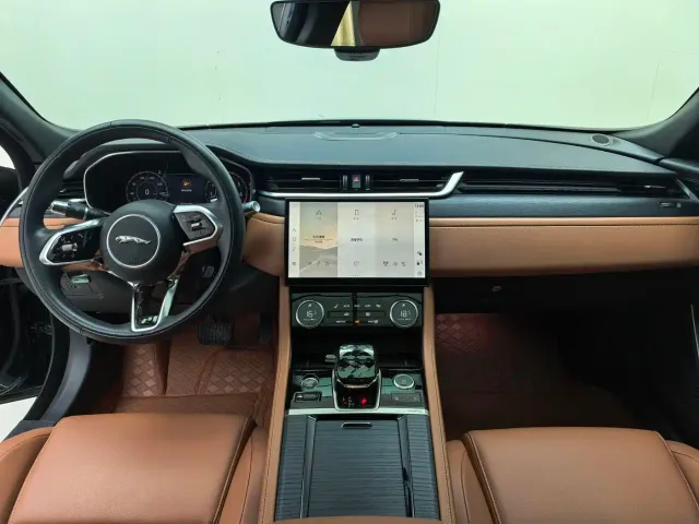 Jaguar XFL — Фото автомобиля 10