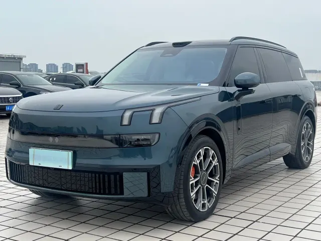 Фотография автомобиля — Lynk & Co 900
