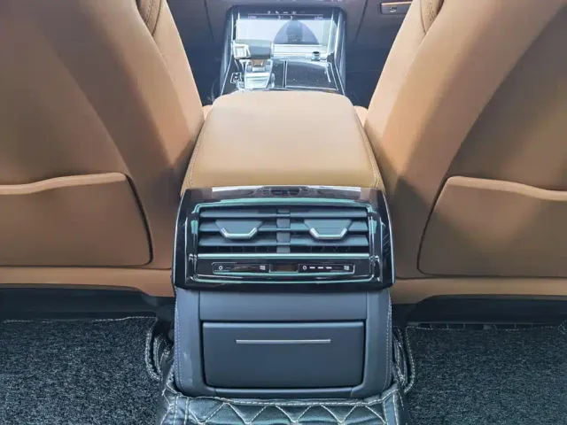 Audi A8 — Фото автомобиля 25