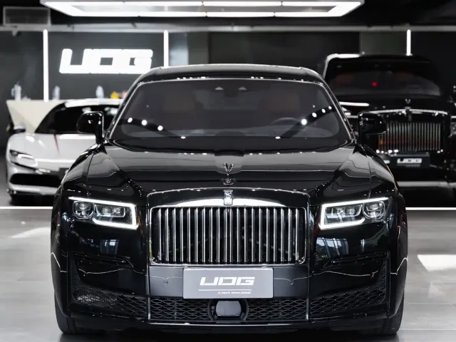 Rolls-Royce Ghost — Фото автомобиля 2