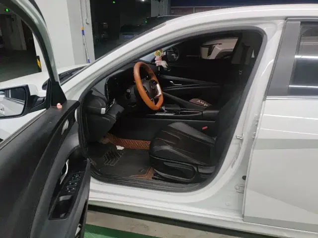 Hyundai Elantra — Фото автомобиля 5