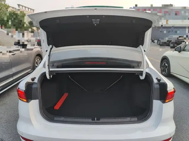 Geely Emgrand — Фото автомобиля 18