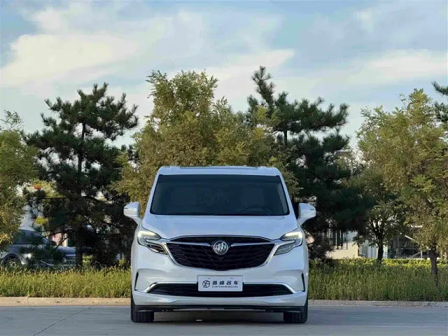 Buick GL8 — Фото автомобиля 2