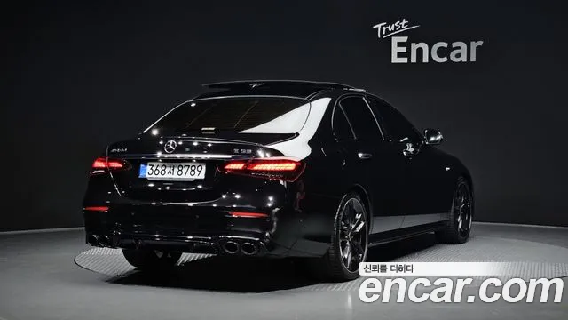 Mercedes-Benz E-Class — Фото автомобиля 2
