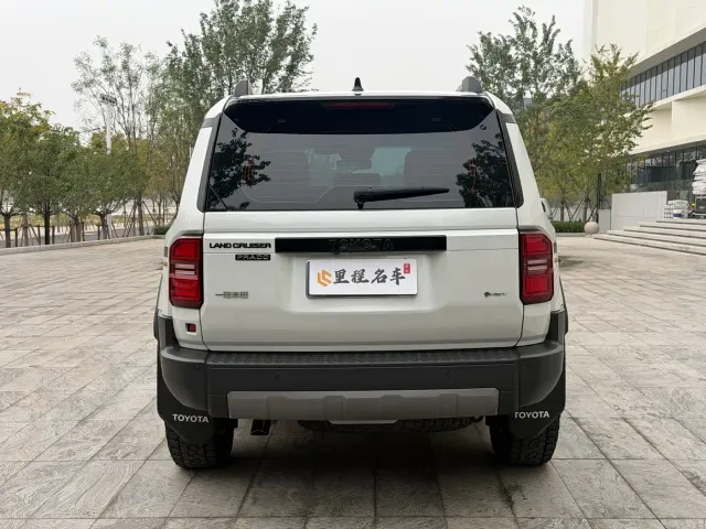 Toyota Prado — Фото автомобиля 6