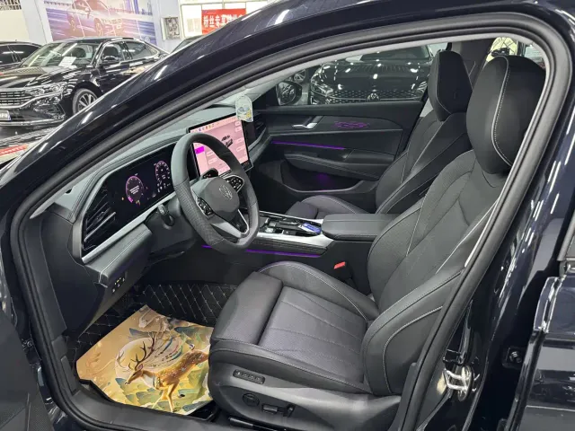 Volkswagen Passat 2025 Model Pro 380TSI Starlight Dragon Edition — Фото автомобиля 4