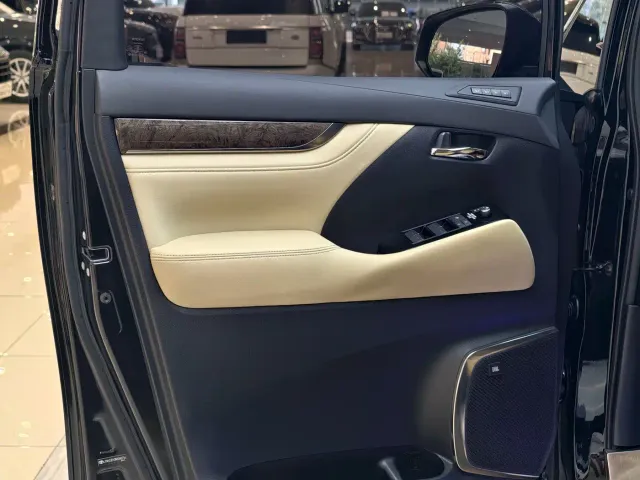 Toyota Vellfire — Фото автомобиля 4