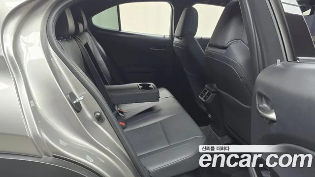 Lexus UX — Фото автомобиля 11