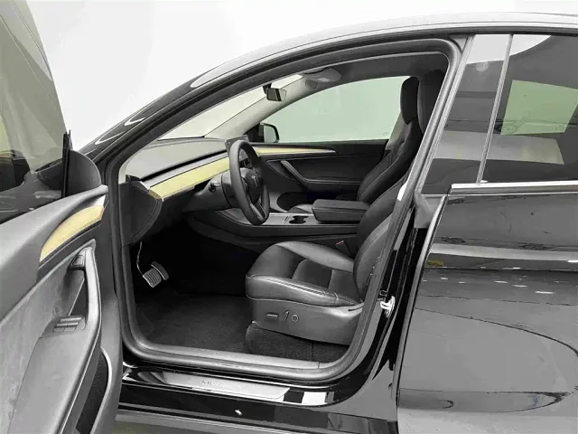 Tesla Model Y — Фото автомобиля 6