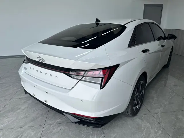 Hyundai Elantra — Фото автомобиля 4