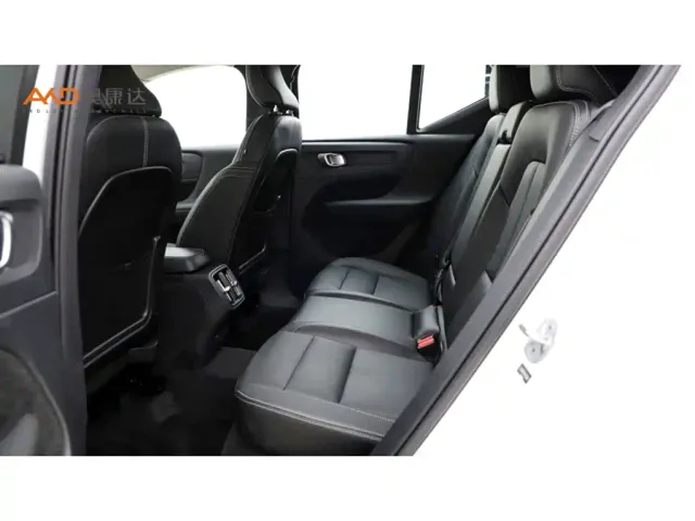 Volvo XC40 — Фото автомобиля 7