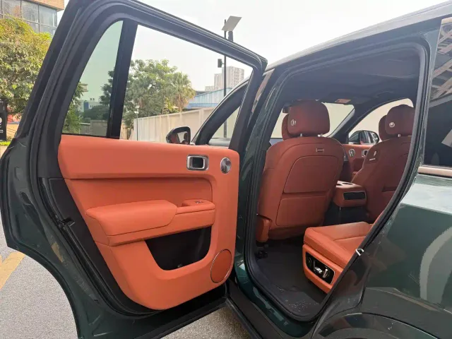 Li Auto L9 — Фото автомобиля 12