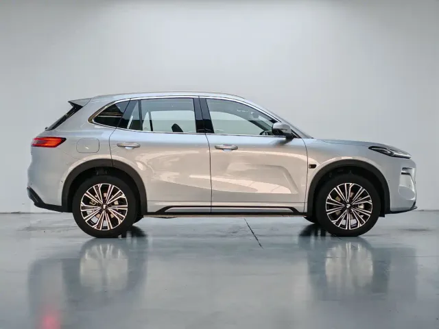Geely Galaxy Starship 7 EM-i — Фото автомобиля 18
