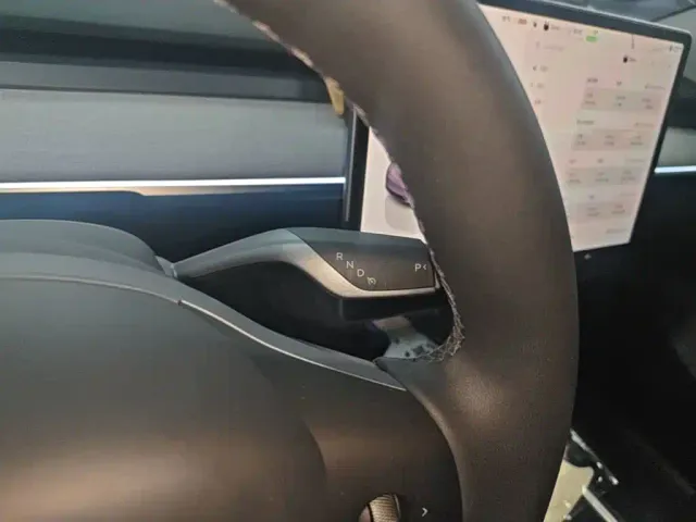 Tesla Model Y — Фото автомобиля 13