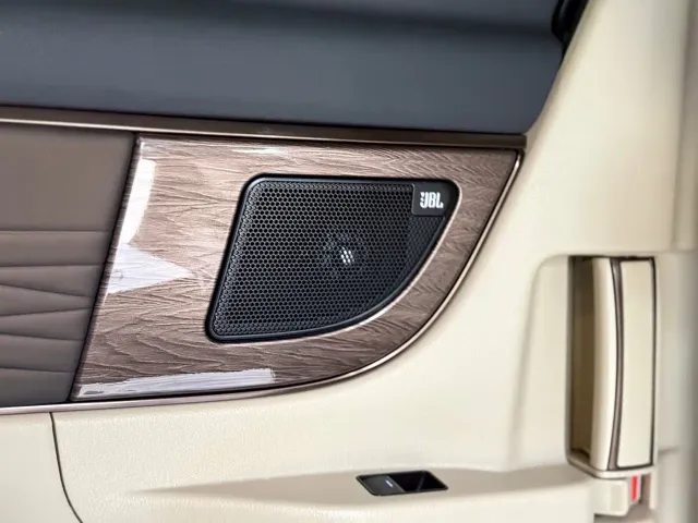 Toyota Alphard — Фото автомобиля 20