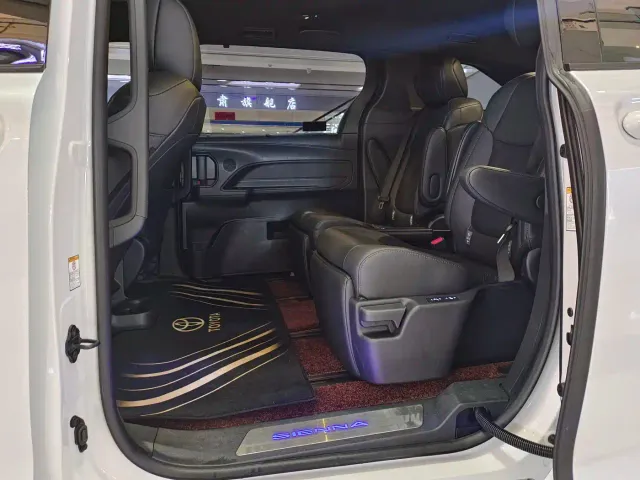 Toyota Sienna — Фото автомобиля 12