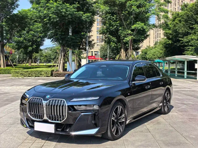 Фотография автомобиля — BMW 7 Series