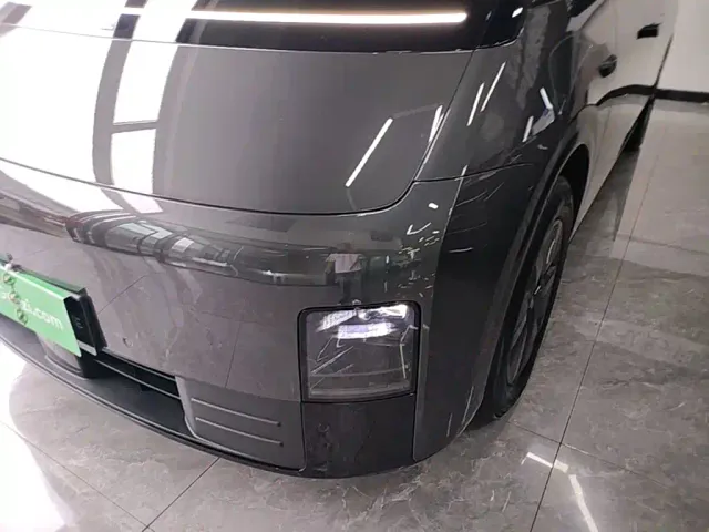 Li Auto MEGA — Фото автомобиля 23