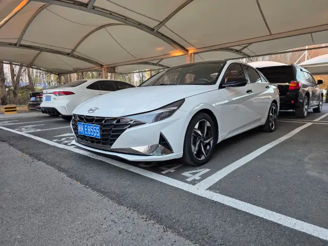 Фотография автомобиля — Hyundai Elantra