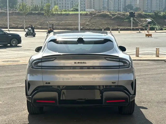 Xiaomi YU7 — Фото автомобиля 16