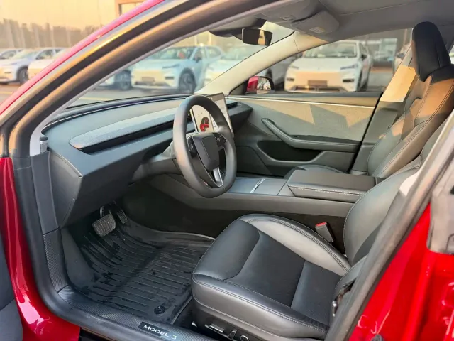 Tesla Model Y — Фото автомобиля 10