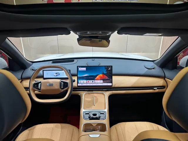 Geely Galaxy Starship 7 EM-i — Фото автомобиля 7
