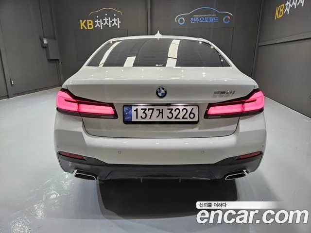 BMW 5-Series — Фото автомобиля 4