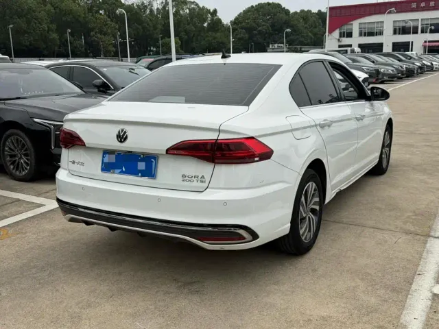 Volkswagen Bora — Фото автомобиля 12