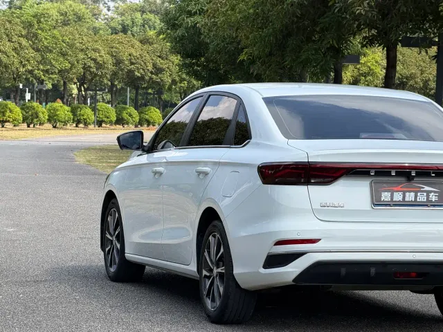 Geely Emgrand — Фото автомобиля 22