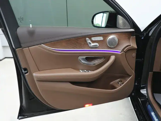 Mercedes-Benz E-Class — Фото автомобиля 10