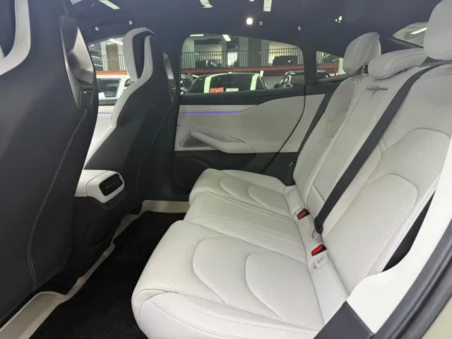 Xiaomi SU7 — Фото автомобиля 16