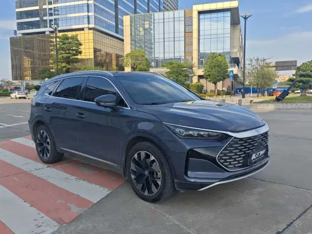 BYD Tang — Фото автомобиля 3