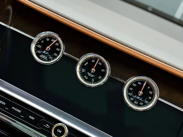 Bentley Flying Spur — Фото автомобиля 24