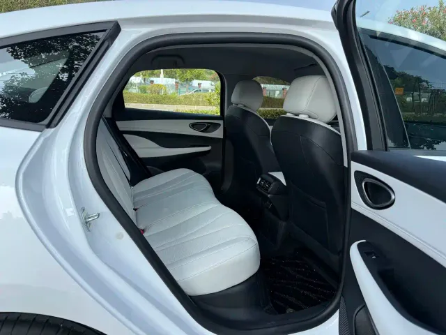 BYD Seal 05 DM-i — Фото автомобиля 9
