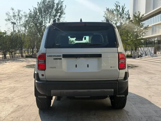 Toyota Prado — Фото автомобиля 6